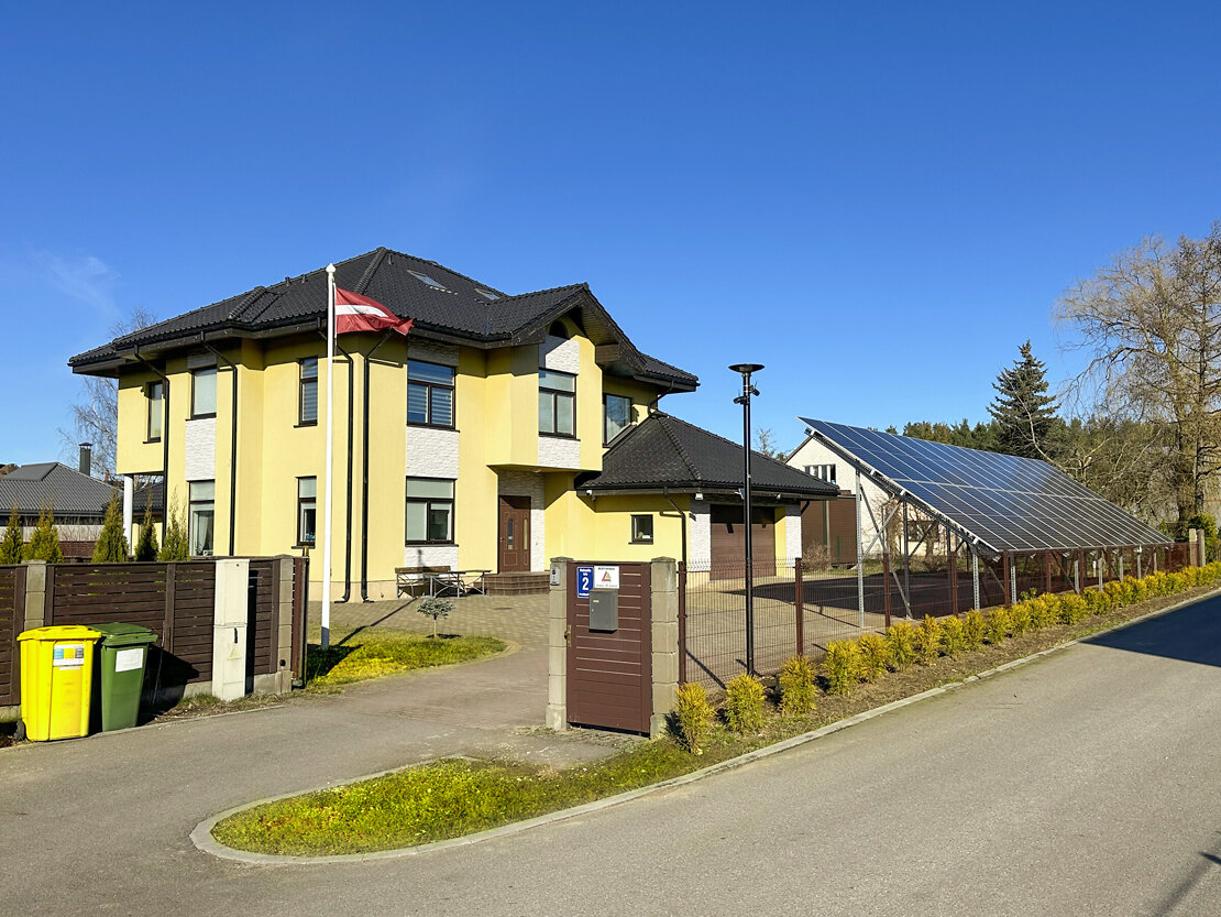 Mežrozīšu iela 2, Dreiliņi